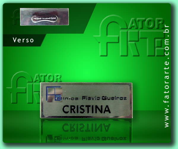 Crachá Clínica Flavio Queroz, em aço fosco polido personalizado por fotocorrosão e aplocação de cores