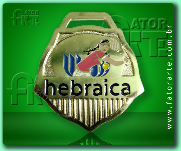 Medalha do Tênis do Hebraica, fundida formato de pentágono, com aplicação de cores, fita de cetim ou poliéster 