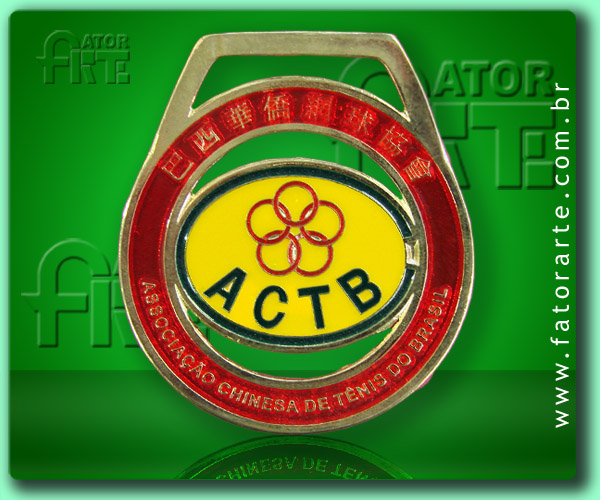 Medalha Associação Chinesa de Tênis do Brasil, fundida formato personalizado, com aplicação de cores, fita de cetim ou poliéster 