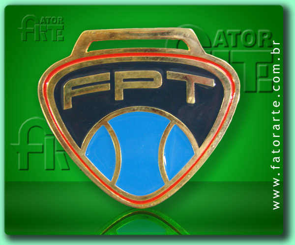 Medalha FPT fundida formato personalizado, com aplicação de cores, fita de cetim ou poliéster 